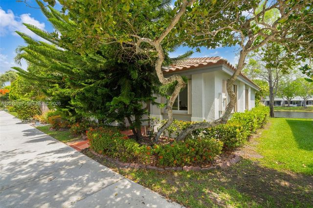 20869 NW 4th St, Pembroke Pines, FL 33029