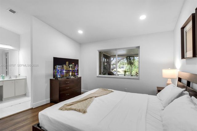 20869 NW 4th St, Pembroke Pines, FL 33029