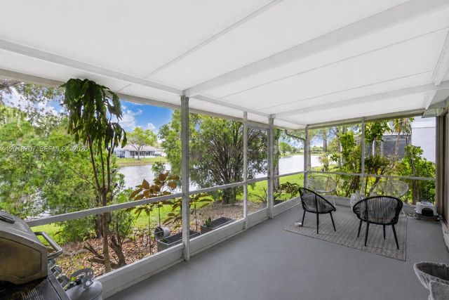 20869 NW 4th St, Pembroke Pines, FL 33029