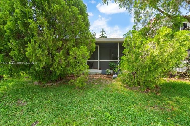 20869 NW 4th St, Pembroke Pines, FL 33029