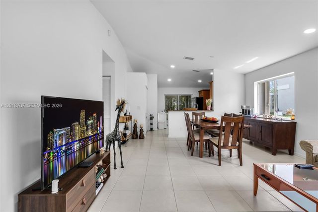 20869 NW 4th St, Pembroke Pines, FL 33029