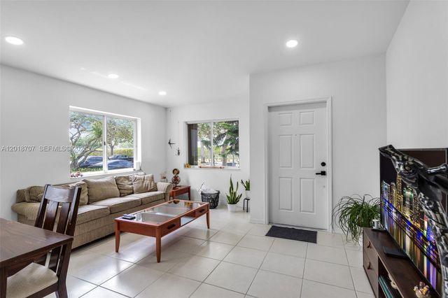 20869 NW 4th St, Pembroke Pines, FL 33029