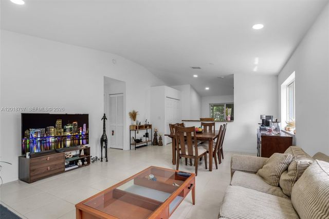 20869 NW 4th St, Pembroke Pines, FL 33029
