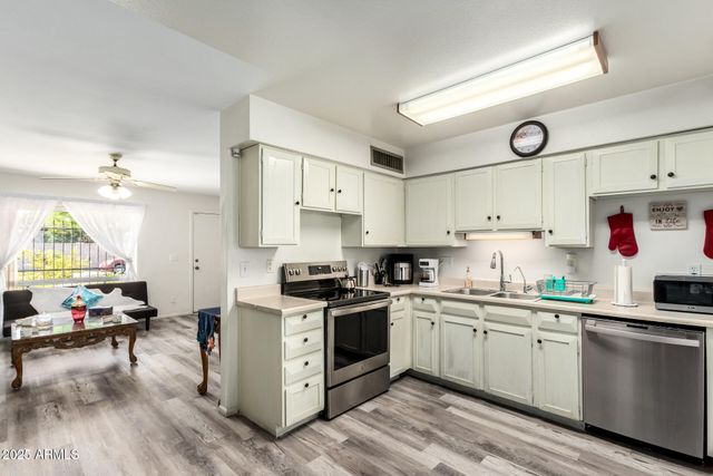 15618 N 21ST Street, Phoenix, AZ 85022