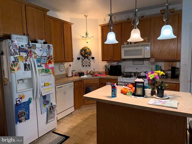 25 ISLAND BREEZE CT, Stafford Twp, NJ 08050