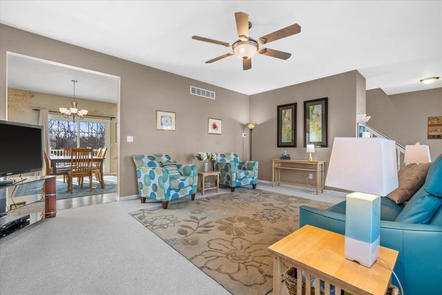 227 Shore CIRCLE, Oconomowoc, WI 53066