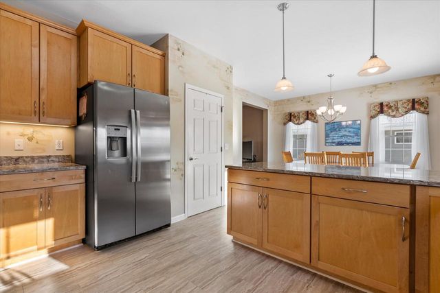 227 Shore CIRCLE, Oconomowoc, WI 53066