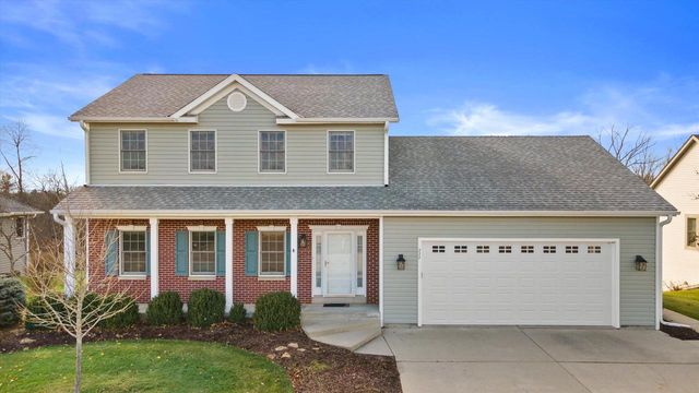 227 Shore CIRCLE, Oconomowoc, WI 53066