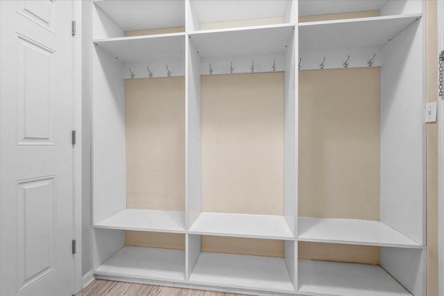 227 Shore CIRCLE, Oconomowoc, WI 53066