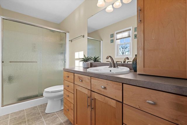 227 Shore CIRCLE, Oconomowoc, WI 53066