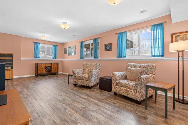 227 Shore CIRCLE, Oconomowoc, WI 53066