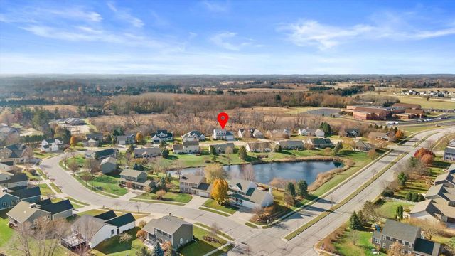 227 Shore CIRCLE, Oconomowoc, WI 53066