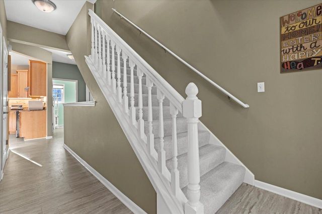 227 Shore CIRCLE, Oconomowoc, WI 53066