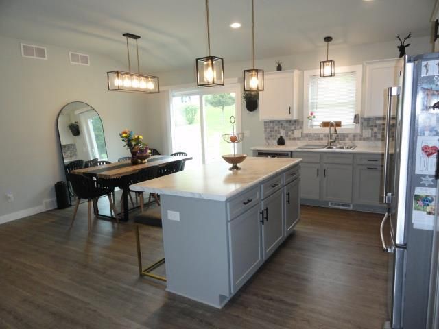 525 Eagle Ridge Ln, Portage, WI 53901