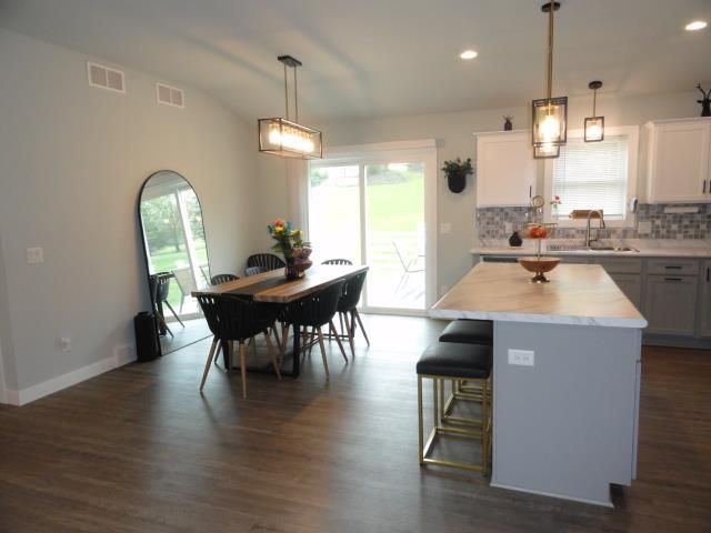 525 Eagle Ridge Ln, Portage, WI 53901