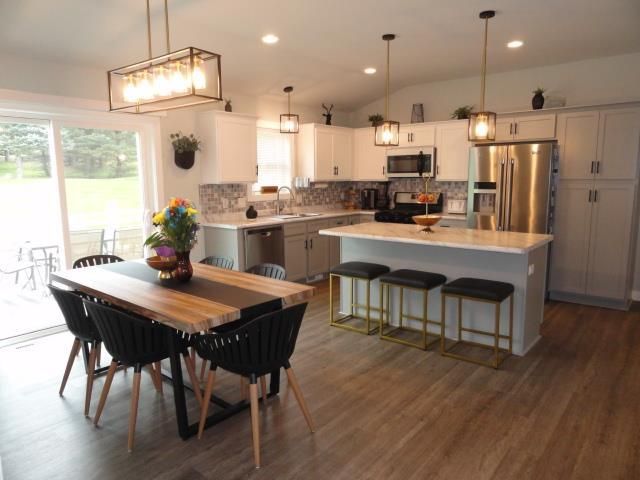 525 Eagle Ridge Ln, Portage, WI 53901