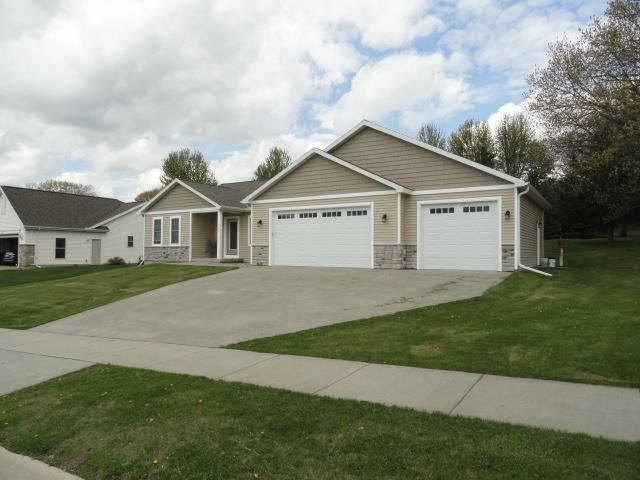 525 Eagle Ridge Ln, Portage, WI 53901