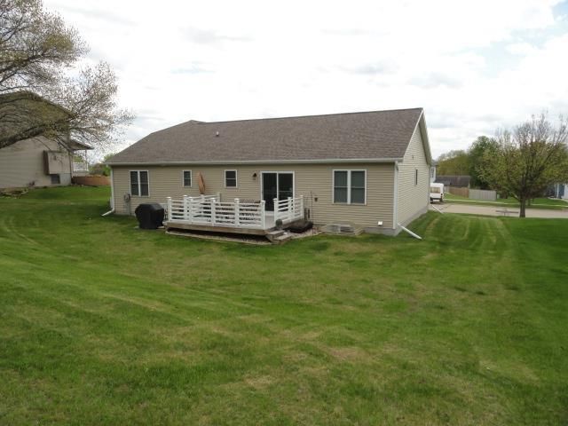 525 Eagle Ridge Ln, Portage, WI 53901
