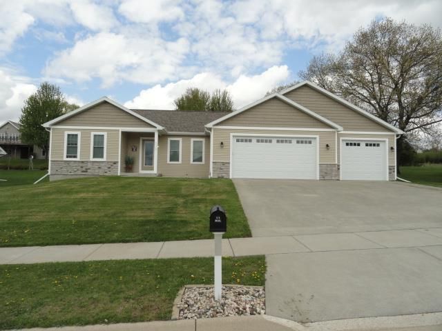 525 Eagle Ridge Ln, Portage, WI 53901