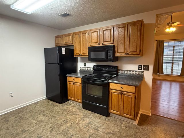 2102 Jonathan Lane, Searcy, AR 72143