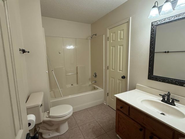 2102 Jonathan Lane, Searcy, AR 72143