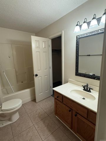 2102 Jonathan Lane, Searcy, AR 72143