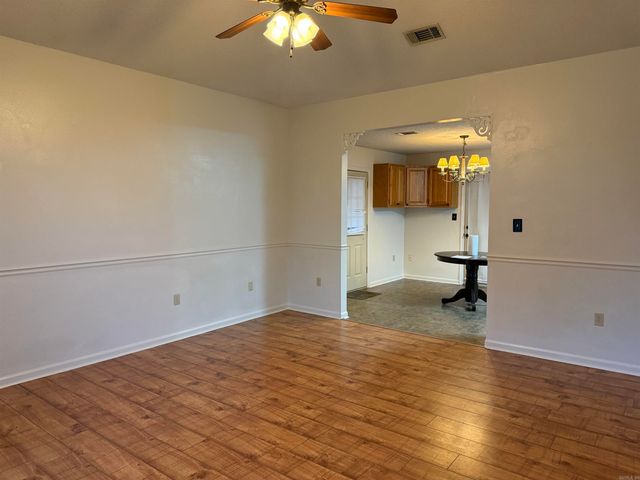 2102 Jonathan Lane, Searcy, AR 72143