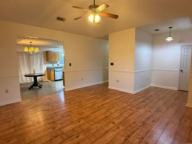 2102 Jonathan Lane, Searcy, AR 72143