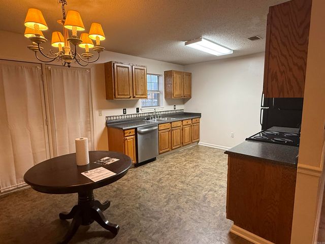 2102 Jonathan Lane, Searcy, AR 72143