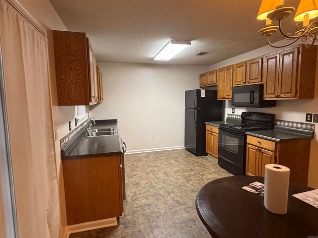 2102 Jonathan Lane, Searcy, AR 72143