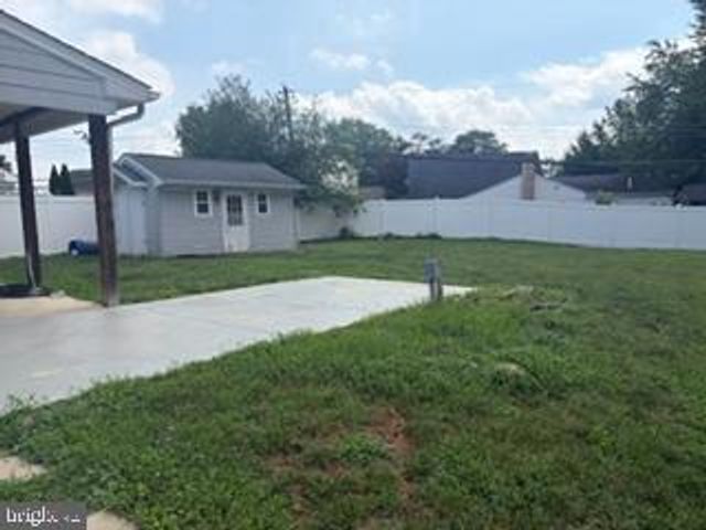20 INWOOD RD, Levittown, PA 19057