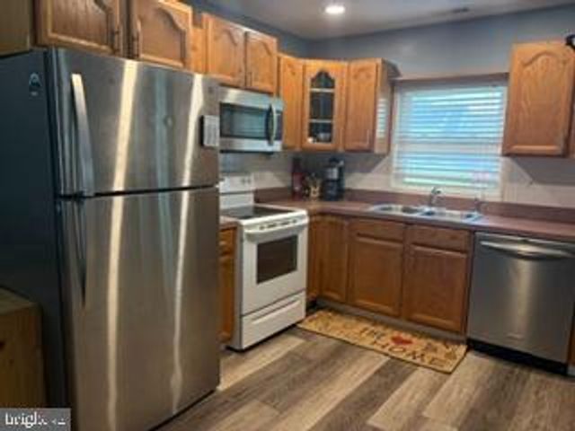 20 INWOOD RD, Levittown, PA 19057