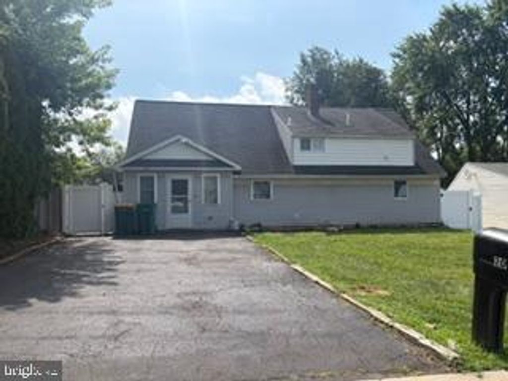 20 INWOOD RD, Levittown, PA 19057