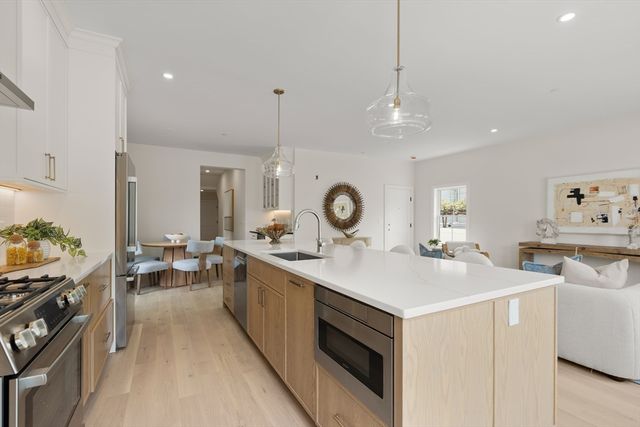 326 Lowell Street 1, Somerville, MA 02145