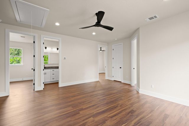 147 Kahana LN, Bastrop, TX 78602