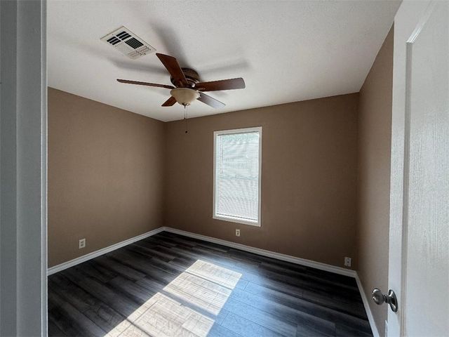 115 E Broadway Ave, Portland, TX 78374
