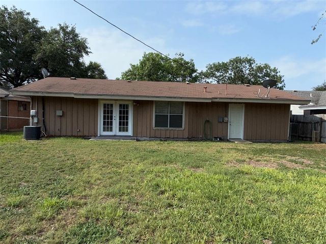 115 E Broadway Ave, Portland, TX 78374