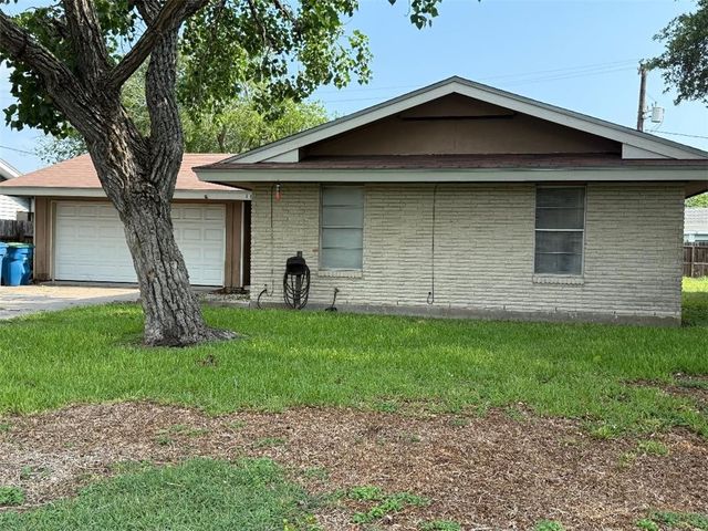 115 E Broadway Ave, Portland, TX 78374