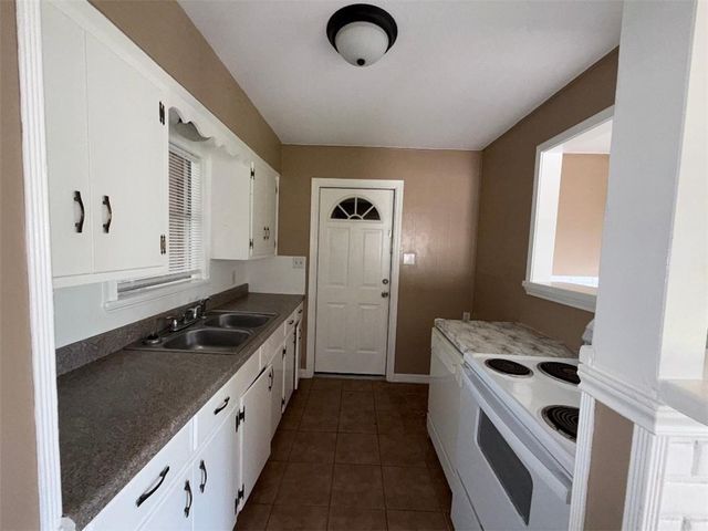 115 E Broadway Ave, Portland, TX 78374