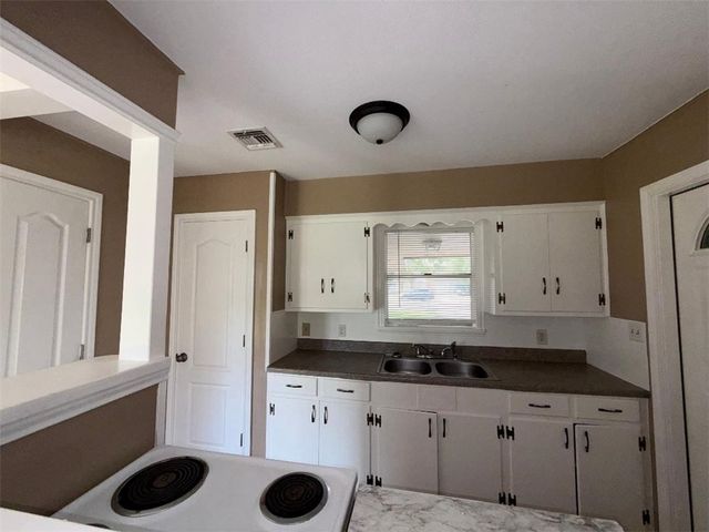 115 E Broadway Ave, Portland, TX 78374
