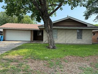 115 E Broadway Ave, Portland, TX 78374