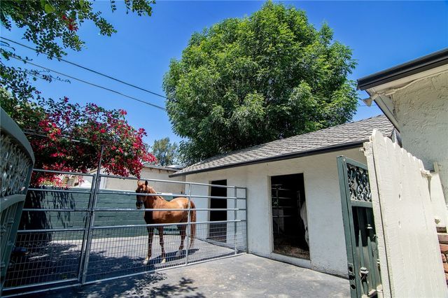 1505 W Parkside Avenue, Burbank, CA 91506