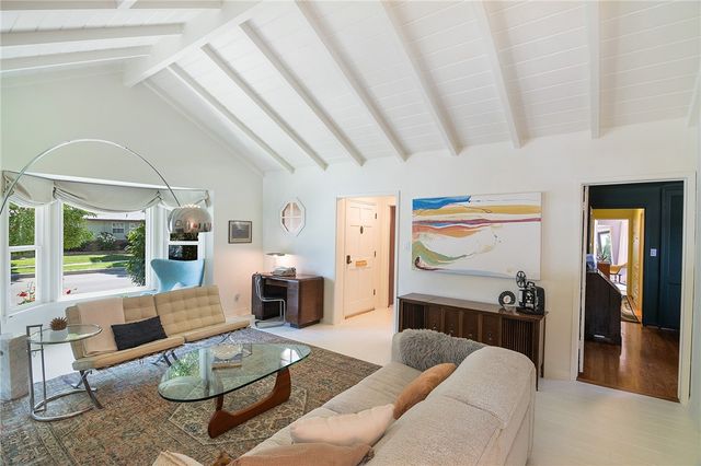 1505 W Parkside Avenue, Burbank, CA 91506