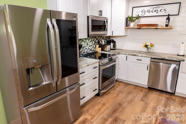95 Lasso Lane, Waynesville, NC 28785