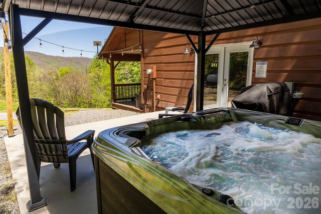 95 Lasso Lane, Waynesville, NC 28785
