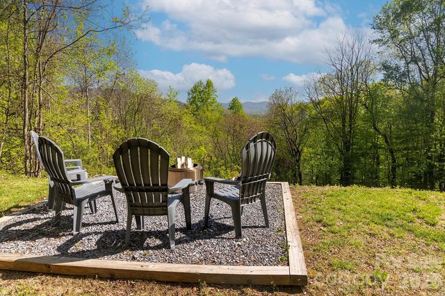 95 Lasso Lane, Waynesville, NC 28785