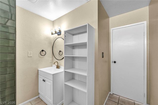 6300 Espinosa Avenue, Las Vegas, NV 89108