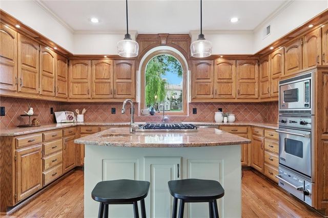 9019 W 139th Terrace, Overland Park, KS 66221