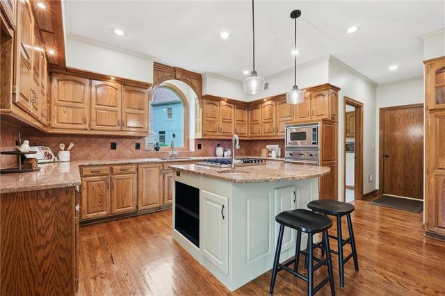 9019 W 139th Terrace, Overland Park, KS 66221