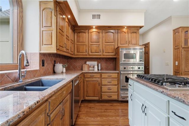9019 W 139th Terrace, Overland Park, KS 66221